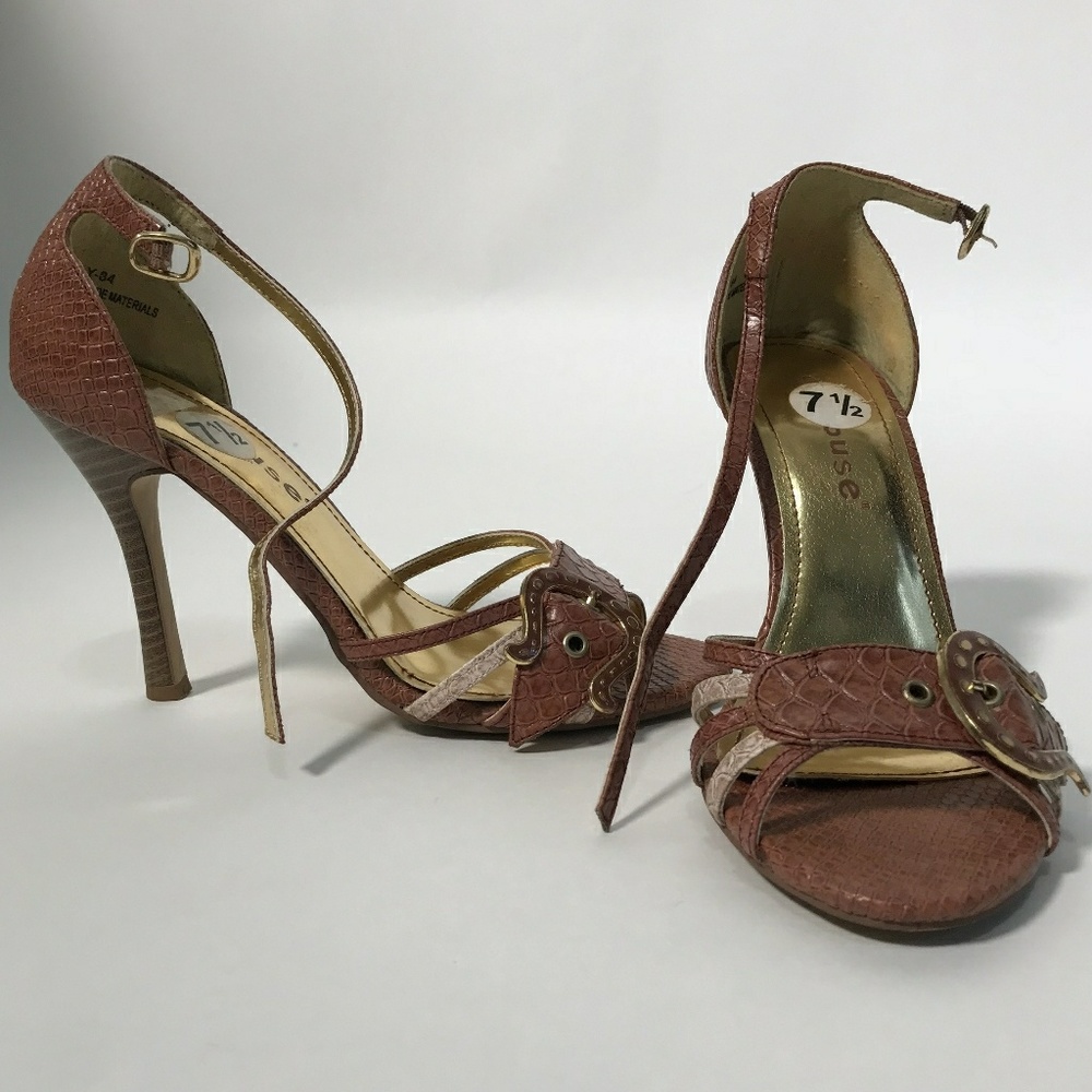 ‼️3 for $12‼️💎Like New💎 Ankle Strap Sandals w/ Buckle
